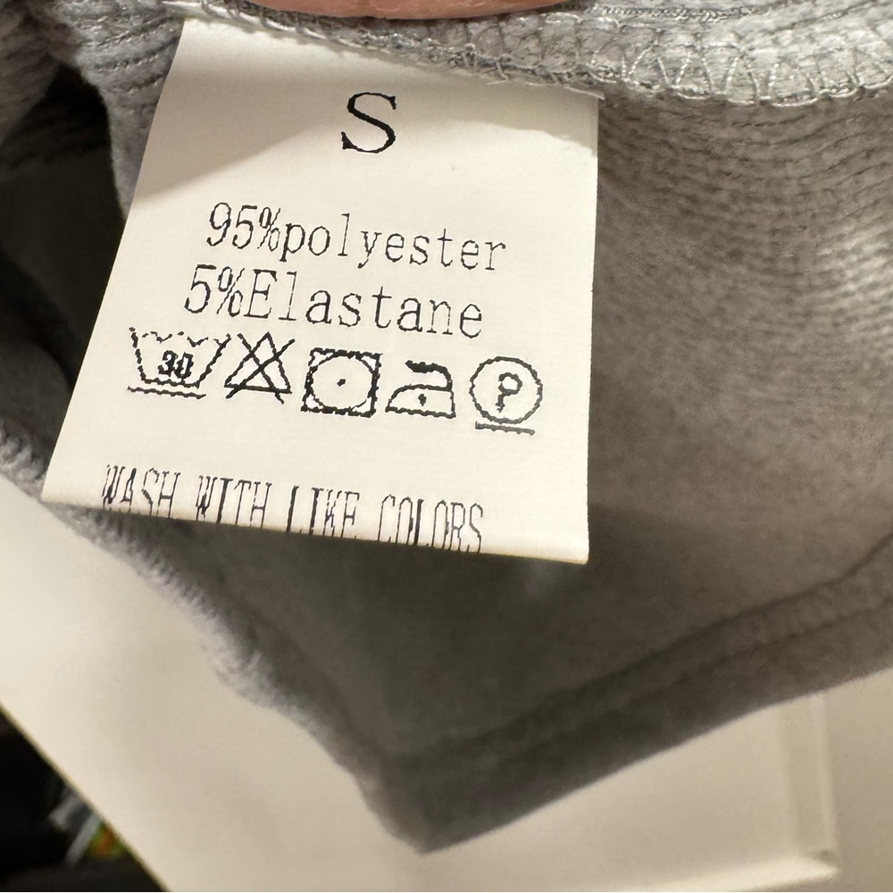 Gray Sleeveless Button-Up Top - image 2